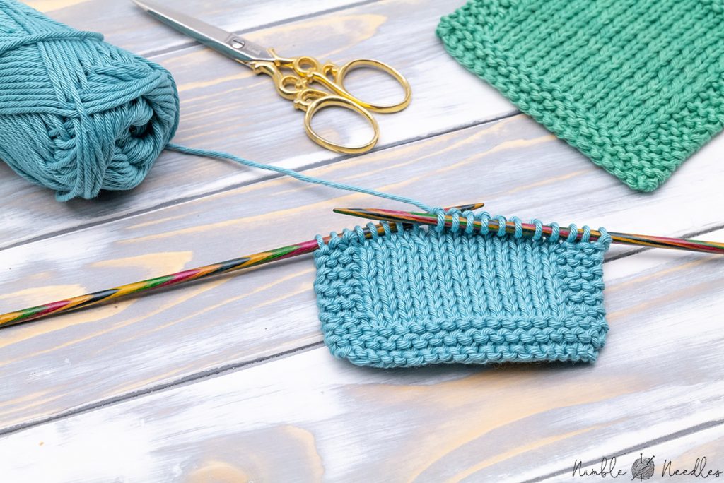 How to knit an easy quick jumper? Follow these super simple steps even if you are a total beginner.