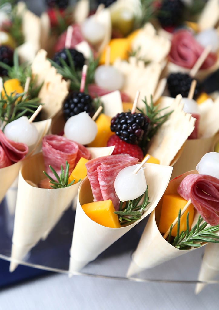 What food to serve at a cocktail party? Find crowd-pleasing snacks!