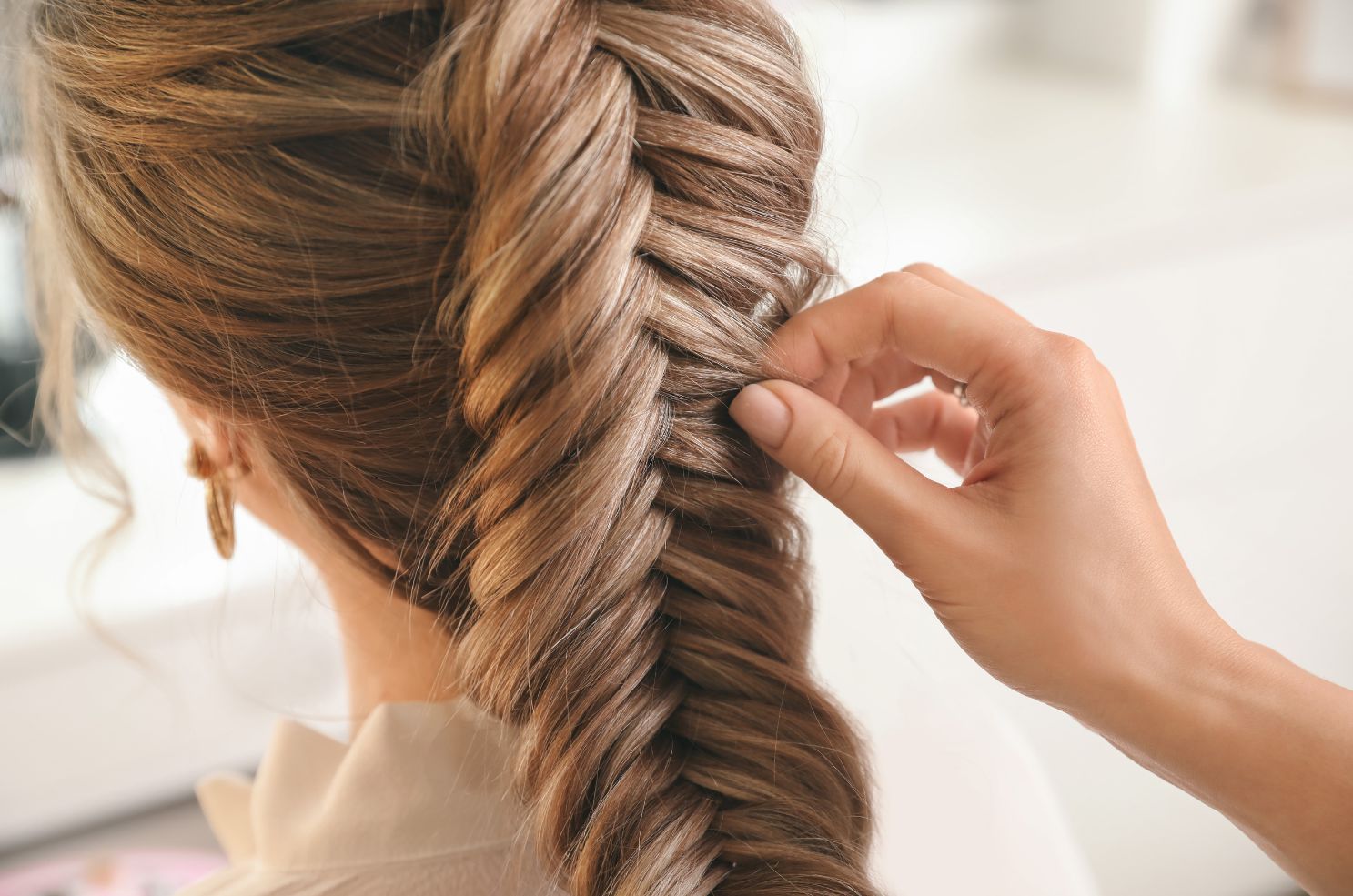 How do you make quick easy summer hairstyles? Try these simple styles perfect for beating the summer heat effectively.