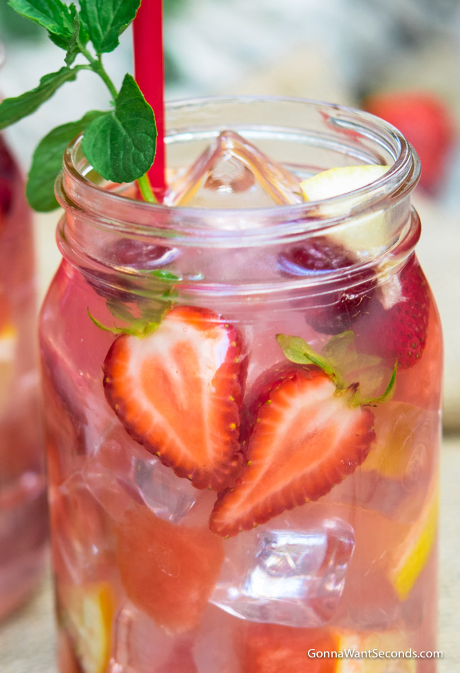 Find quick easy alcoholic drinks recipes here, perfect for beginners with few ingredients.