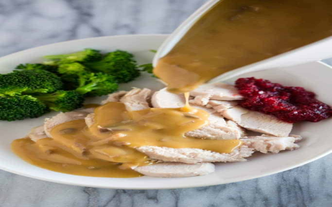 Learn how to make quick and easy gravy with these simple steps anyone can follow.