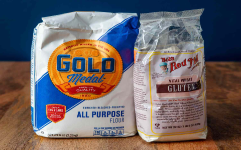 Gluten free flour vs regular flour in recipes: What you must know for perfect texture and taste results.