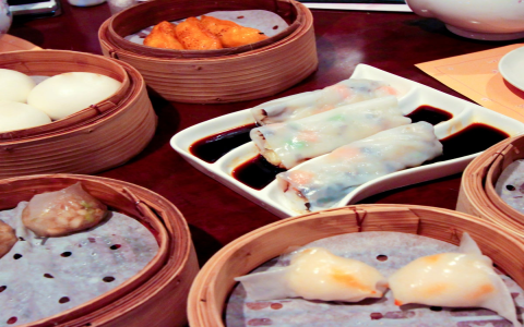 Why are dim sum pics so trendy? Discover the secrets behind these super popular food shots.