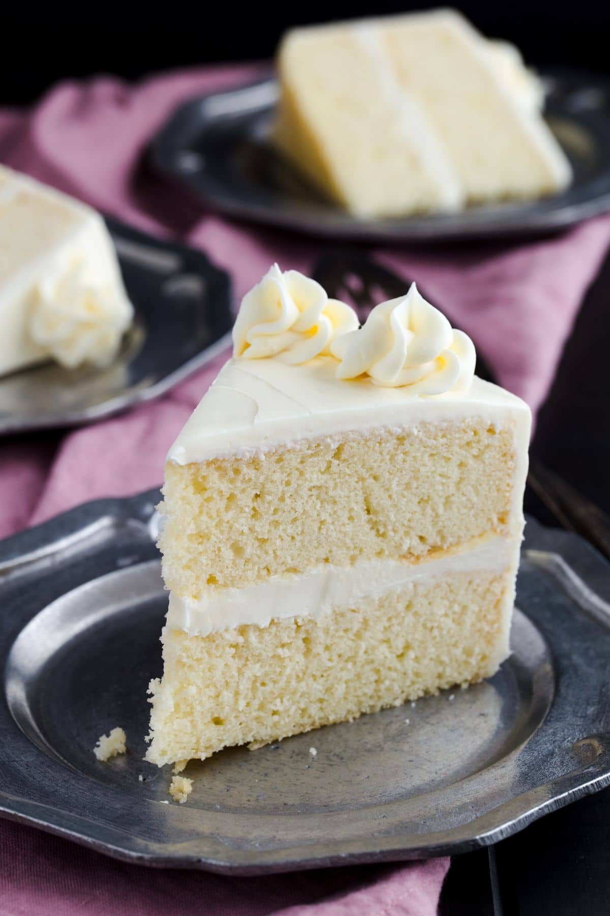 Need quick and easy homemade cake recipes? Get amazing results with these super simple tricks!