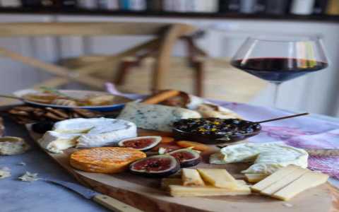 How to choose the best paris themed party food? Use these quick tips for an authentic French feel.
