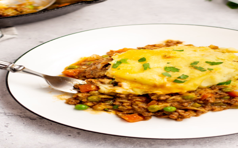 Need a quick gluten free shepherds pie? A comforting meal that is super easy to cook!