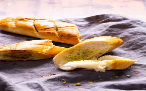 How to Make a Quick and Easy Garlic Bread Recipe? Follow These Simple Steps for Tasty Results!