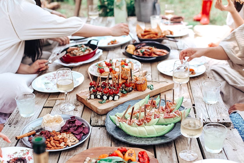 How to pick great wine party food ideas (Easy tips for your next really fun gathering!)