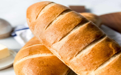 Is making perfect garlic bread simple? Yes, try our quick and easy garlic bread recipe for awesome results.