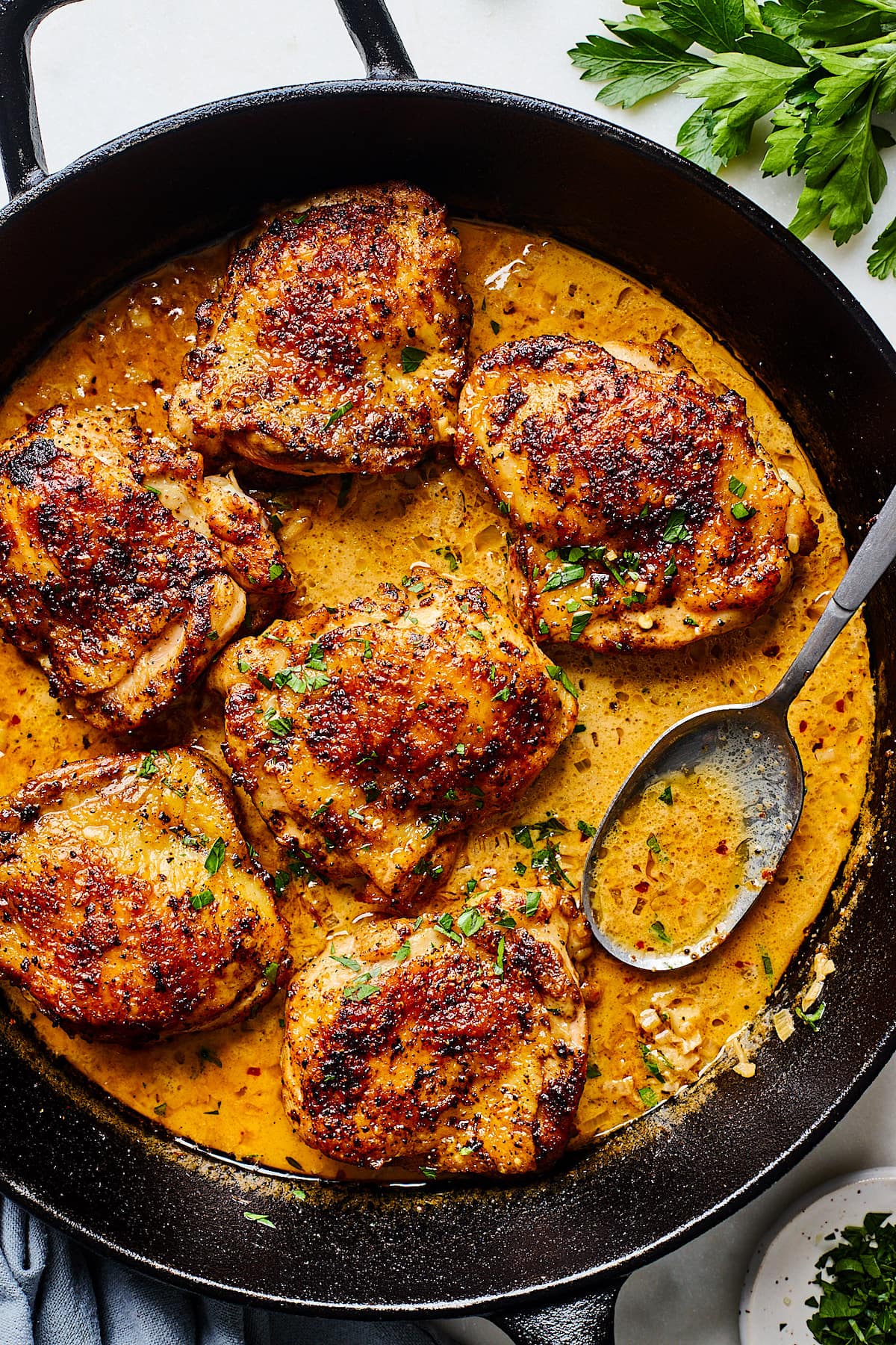 Quick & Easy Boneless Chicken Thigh Recipes: Dinner Tonight!