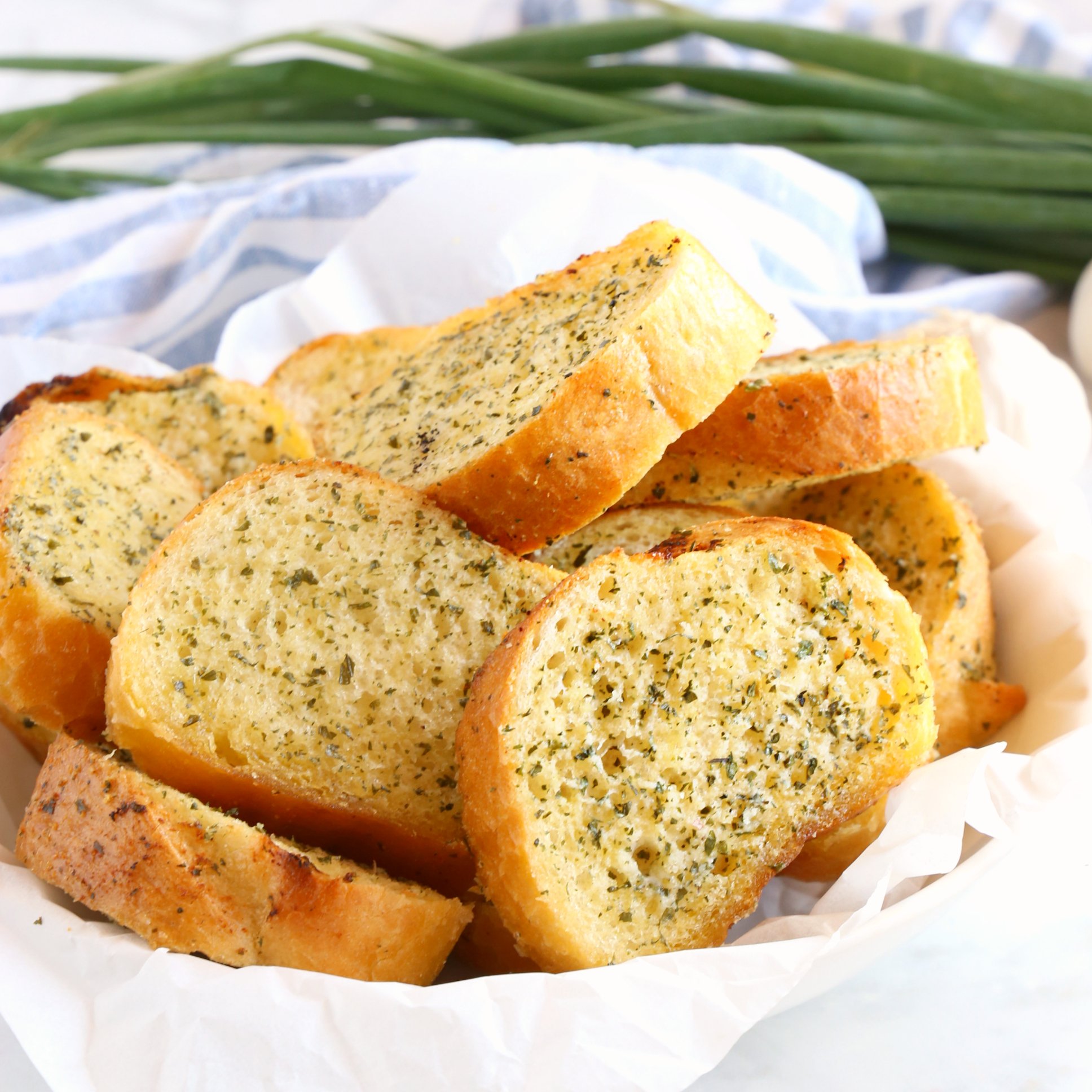 How to Make a Quick and Easy Garlic Bread Recipe? Follow These Simple Steps for Tasty Results!