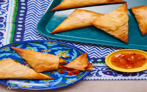 Making Quick and Easy Samosas (Its really not hard with our easy peasy recipe steps here)
