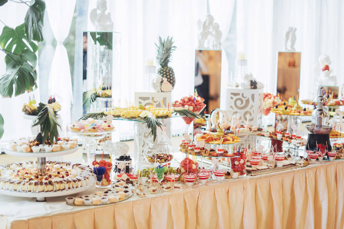 Whats on a bachelorette party food menu? Easy ideas for a fun celebration.