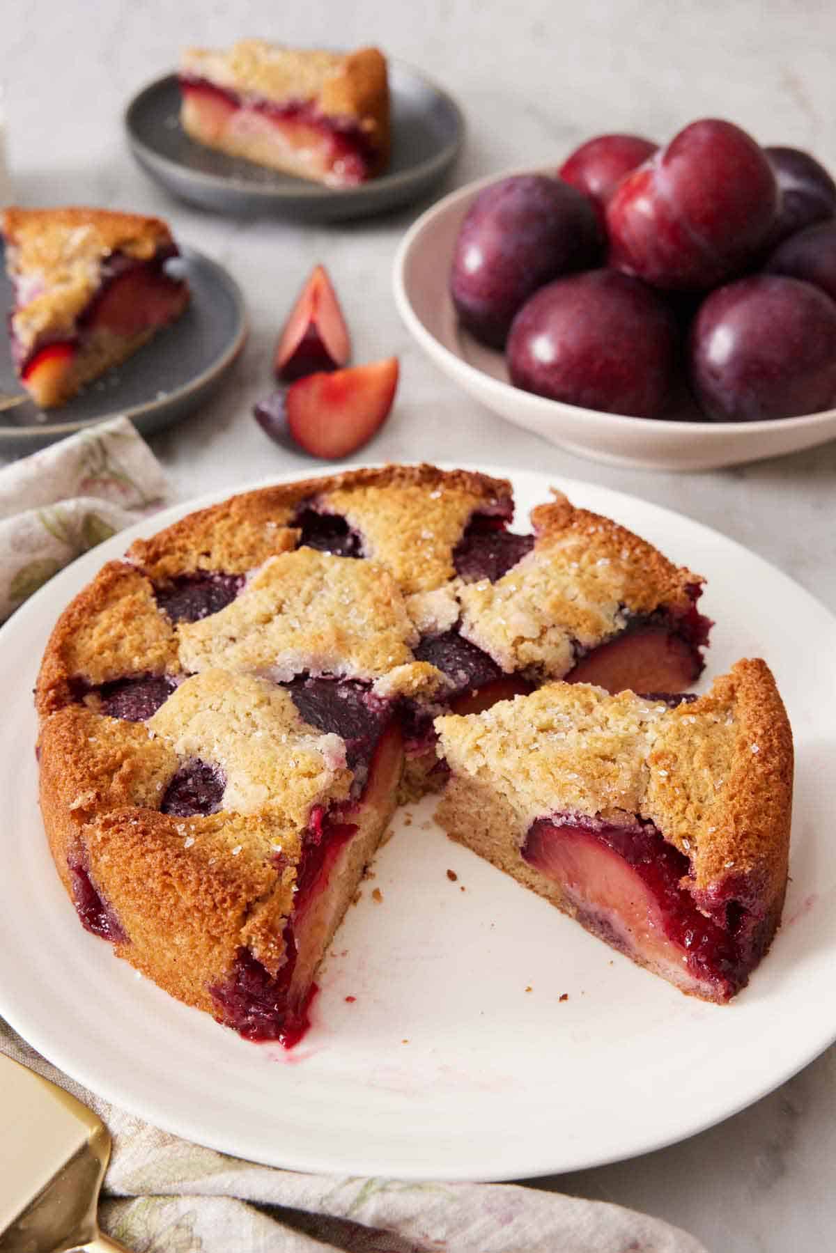 How to bake quick and easy plum cake recipes well? Our expert tips will help you succeed every time!