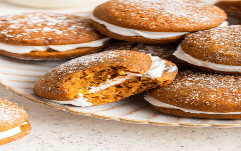 Need some quick and easy pumpkin desserts? Try these top recipes that everyone will absolutely love this autumn!