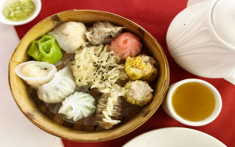 What are some popular dim sum to go dishes to try? (Try these local favorites for your next order!)